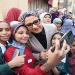 محافظ الوادي الجديد تحتفل بعيد الأضحى مع المواطنين والأطفال