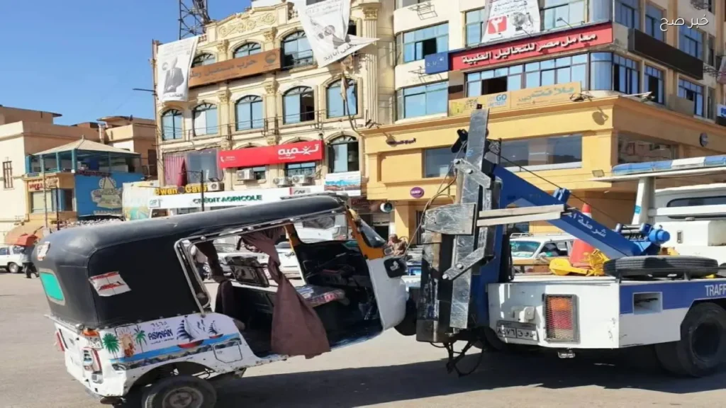 محافظ أسوان يحدد شهرًا أخيرًا لترخيص مركبات التوك توك