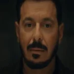 مصطفى شعبان يرافق والده في المستشفى