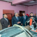 تفقد مشروع ذراع روبوتي في أكاديمية الهندسة من قبل وزير الإنتاج الحربي