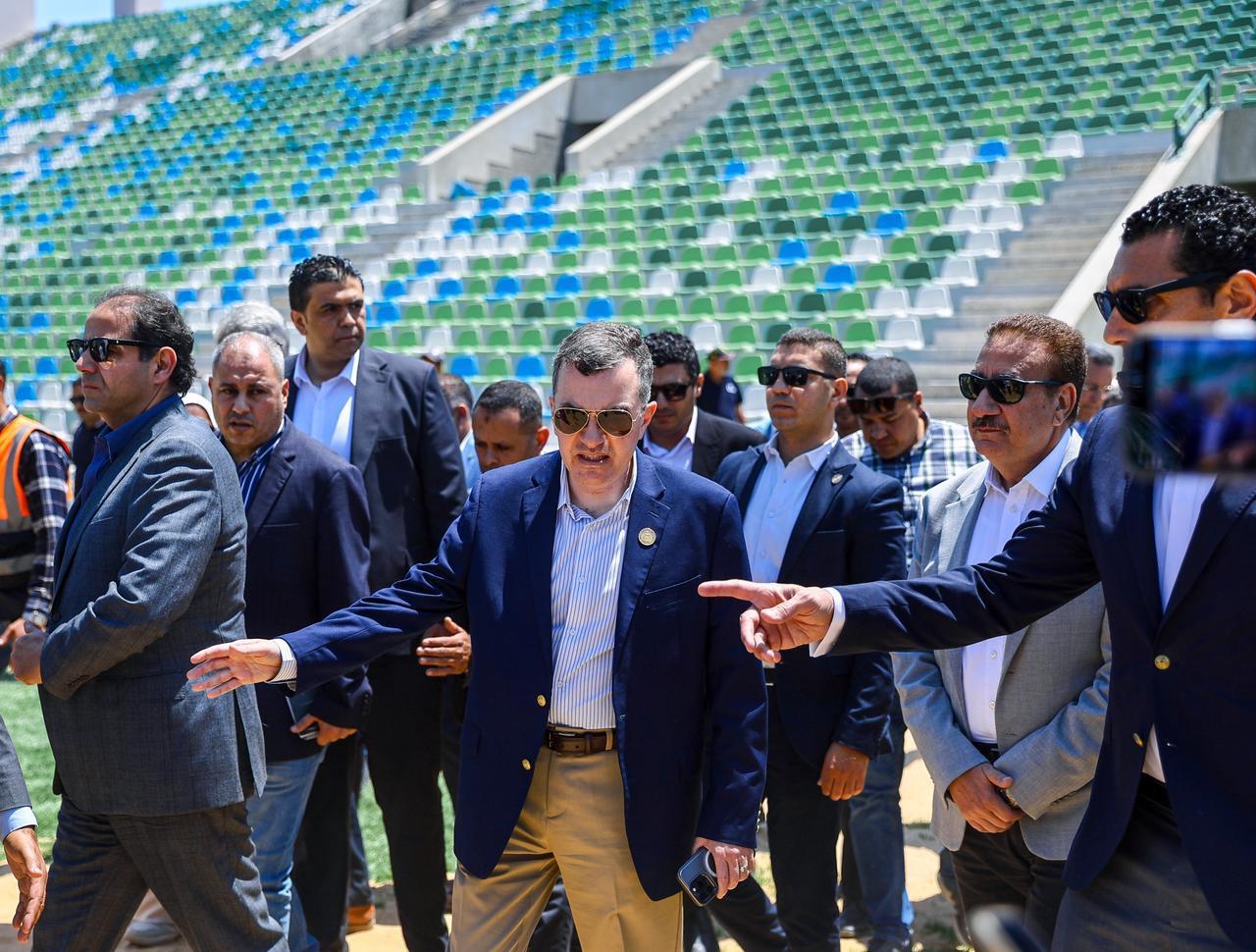 جولة وزير التخطيط في استاد بورسعيد