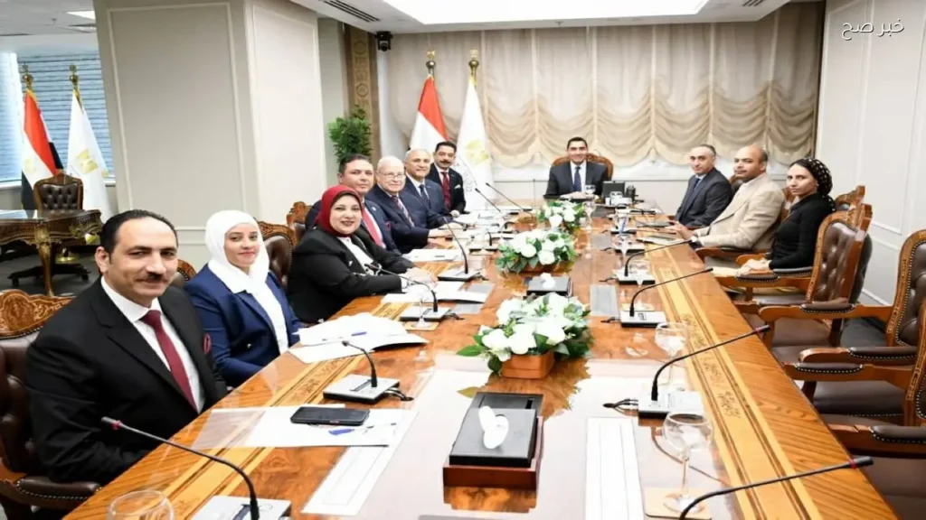 استقبال وزير الشباب والرياضة لرئيس اتحاد الكاراتيه التقليدي لبحث بطولة العالم