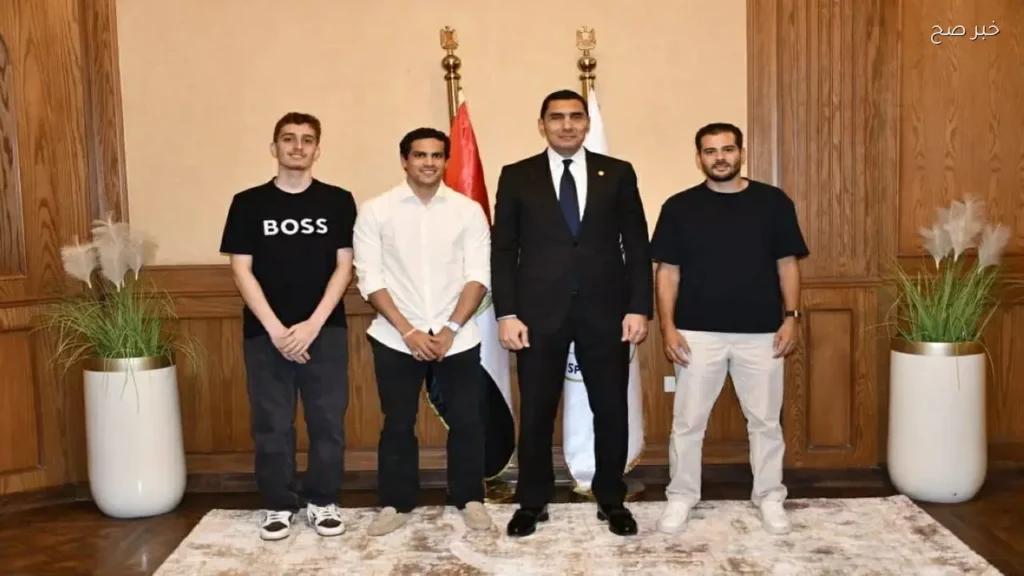 تكريم وزير الشباب والرياضة للاعبي الاسكواش بعد إنجازات بطولة العالم