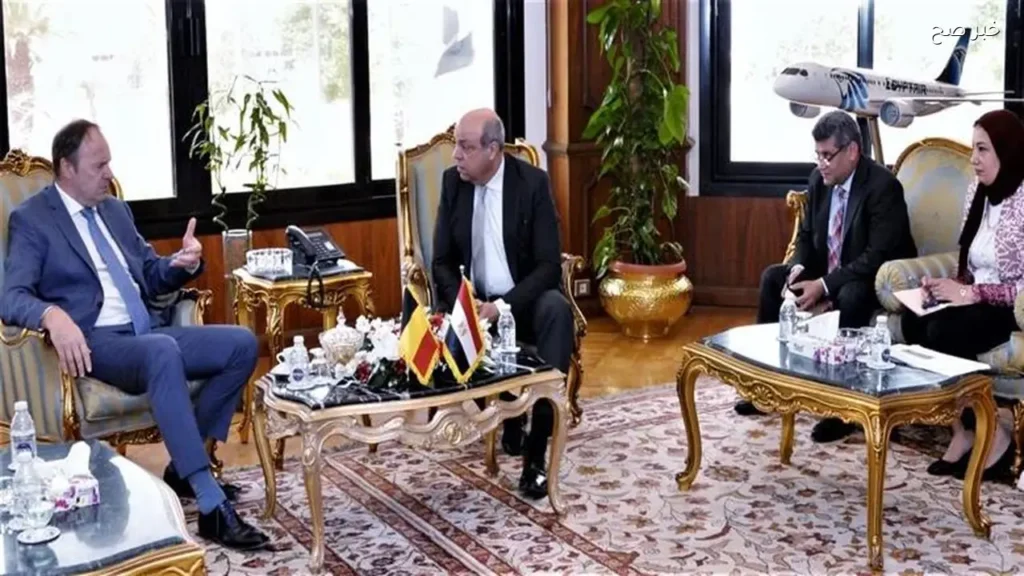 بحث زيادة الرحلات الجوية بين مصر وبلجيكا